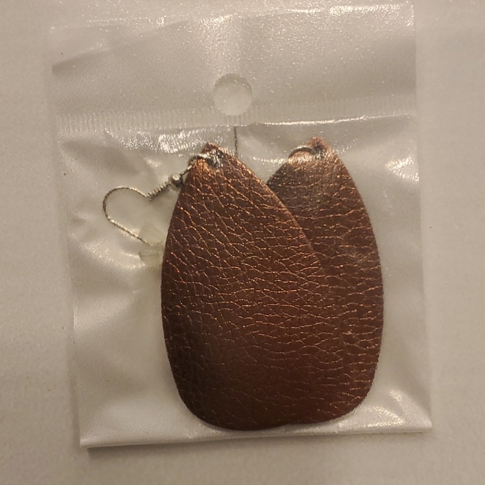 NWT‎ Faux leather earrings, bronze teardrop